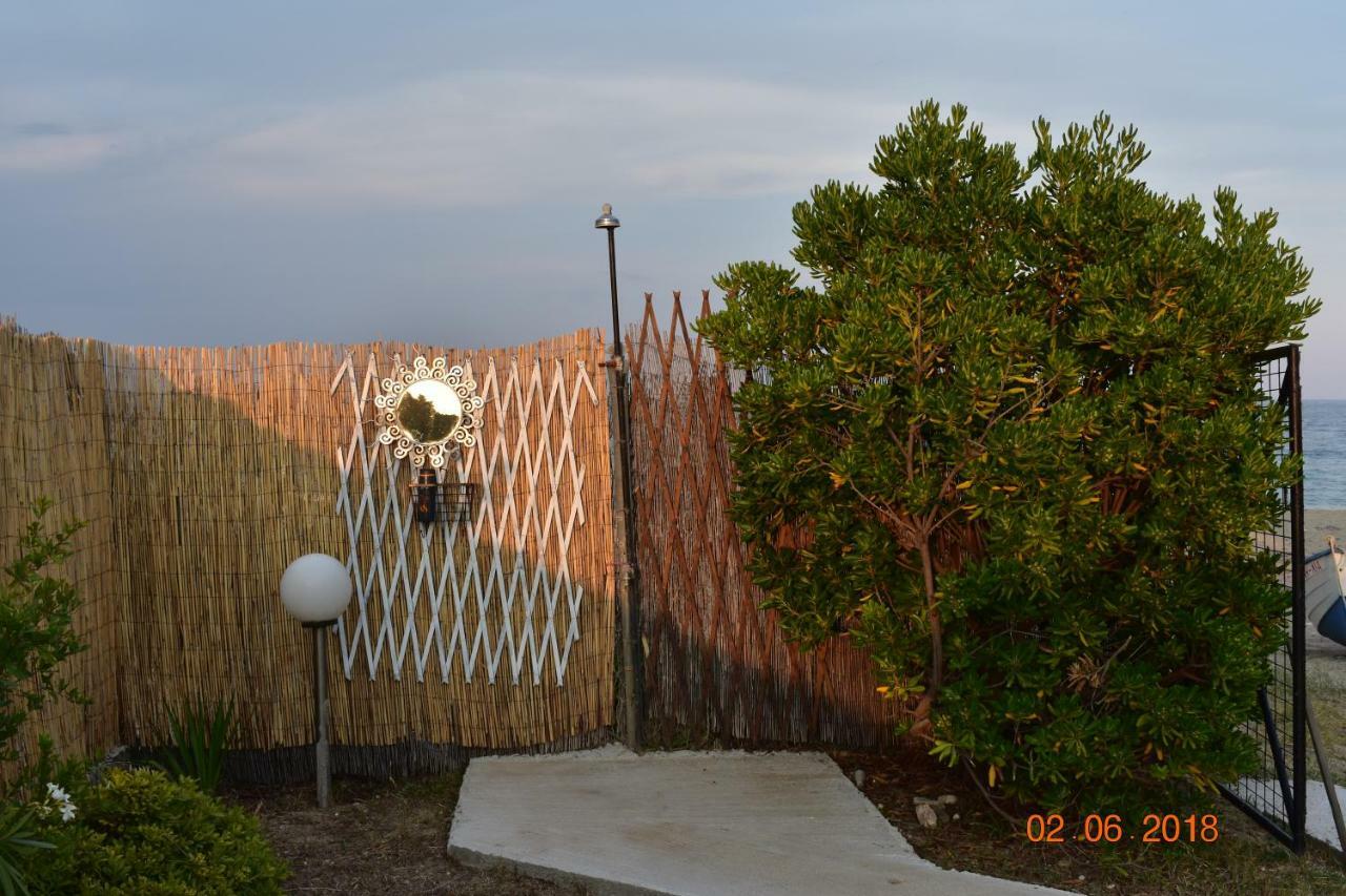 Lia'S Beach House Áyios Nikólaos Luaran gambar